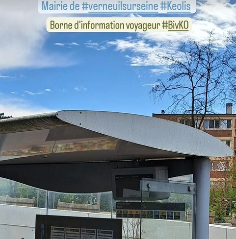 borne à mairie de Verneuil sur Seine